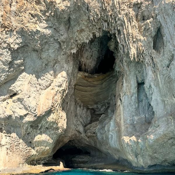 The White Grotto is one of Capriโs most evocative sea caves. Located on the islandโs eastern coast, near Punta della Chiavica, it owes its name to the white limestone encrustations on the walls and the pale stalactites hanging from the ceiling.
Sunlight, filtering through the large entrance (approximately 21-24 meters high), creates luminous silvery reflections on the limestone rock, while the water takes on intense turquoise hues. Inside, stalactites and stalagmites can be admired; the lower cave is easily accessible by boat.๐ซ
.
.
.
#Capri #AmalfiCoast #CapriVibes #PositanoItaly #LuxuryExperience
info@sorrentoparadisecharter.com
